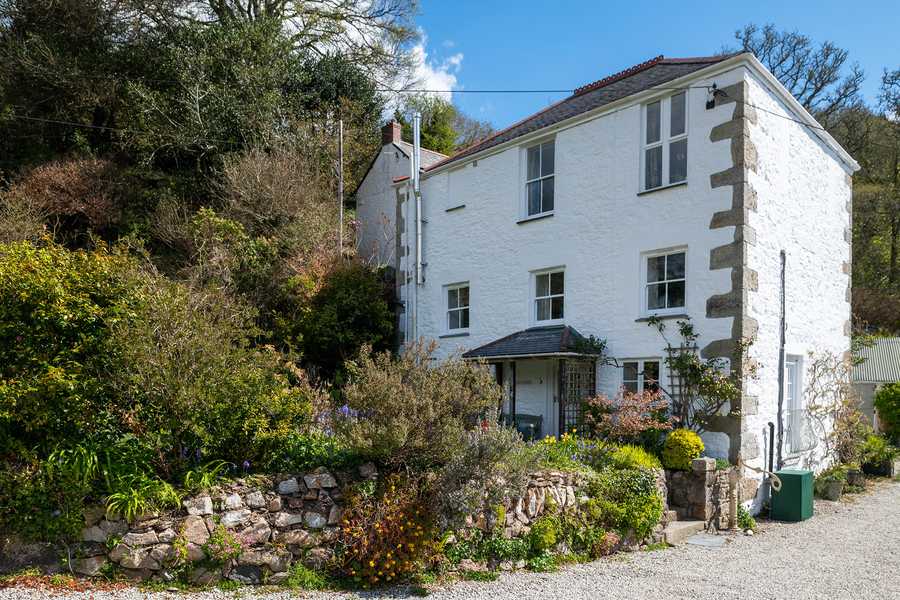 Cornish Holiday Cottages - Falmouth & Helford River, Cornwall